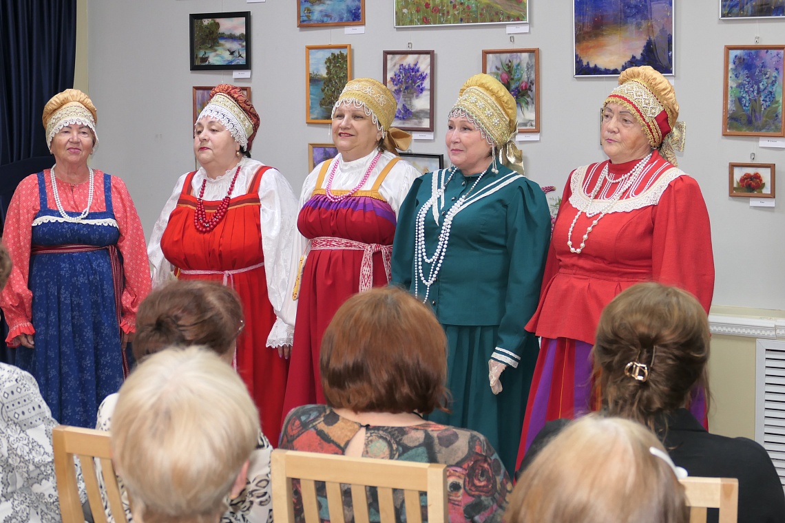 Я буду славить строчкою любой…